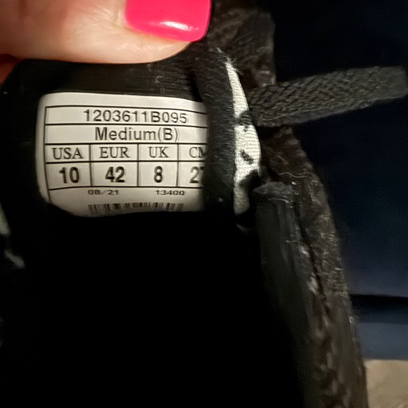 Brooks Sneakers-Women’s Size 10-Snow Leopard print - Picture 4 of 4